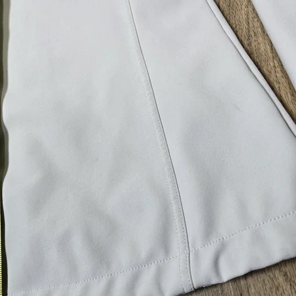 Marmot Women's Ski Jacket in Light Gray - Picture 9 of 10